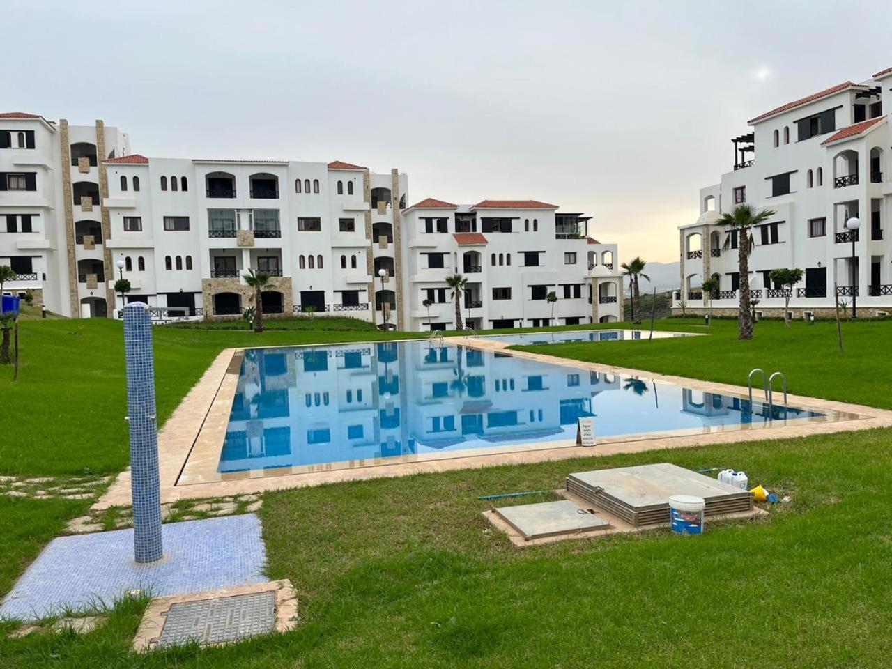 Lilac'S Garden Vue Piscine M'Diq Ruang foto