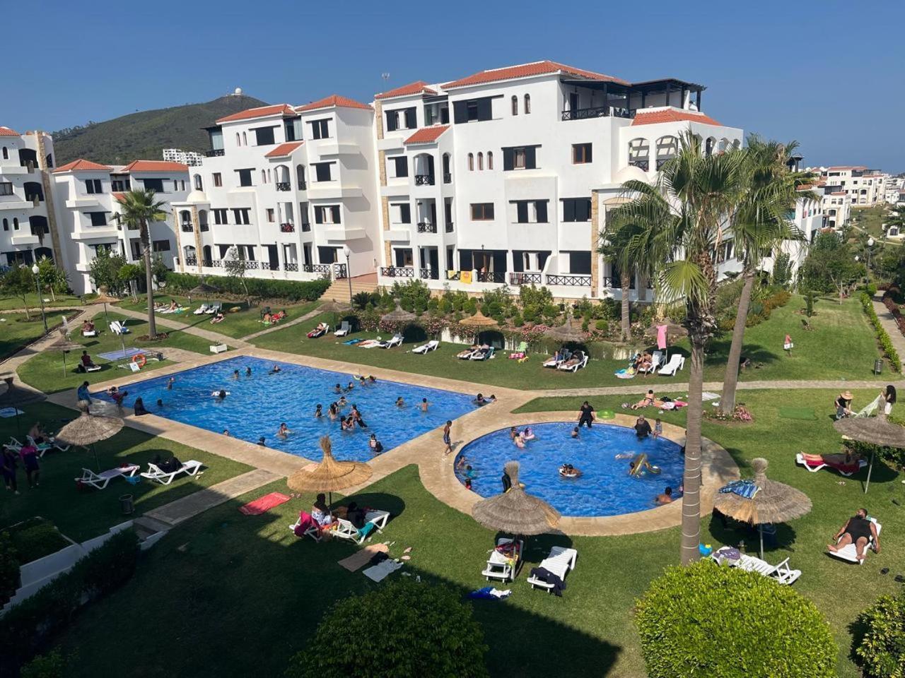 Lilac'S Garden Vue Piscine M'Diq Ruang foto