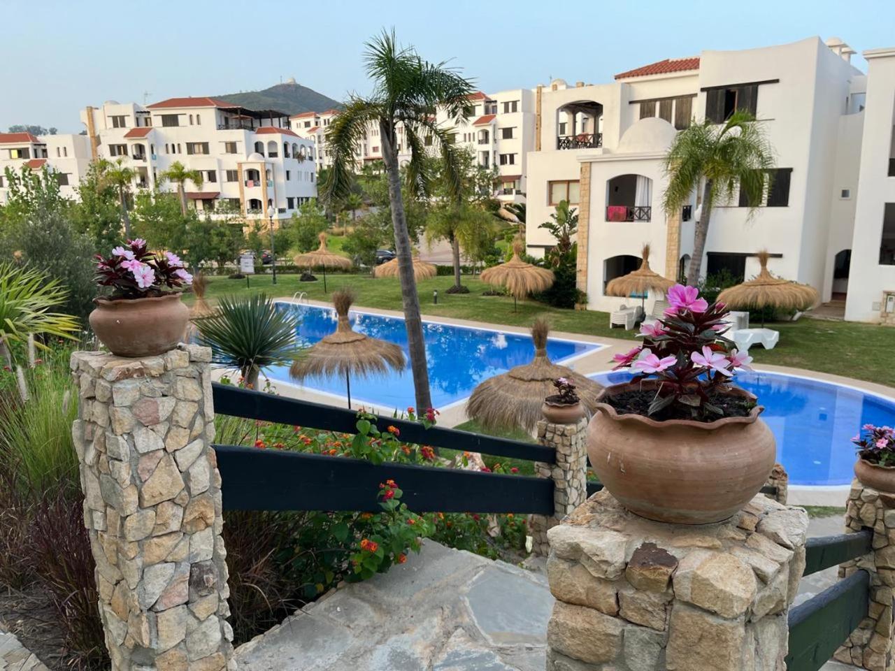 Lilac'S Garden Vue Piscine M'Diq Ruang foto